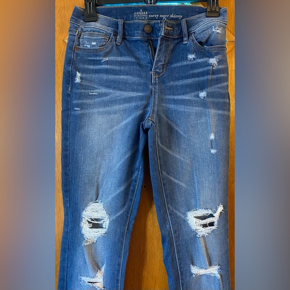 SIZE 4 SOHO JEANS NEW YORK & COMPANY. Blue Curvy Super Skinny. - Picture 4 of 8